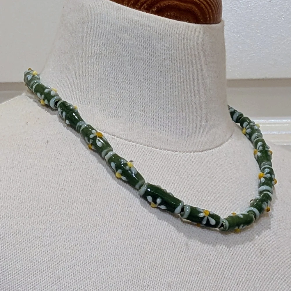 NWOT Beckwoman 18" Hand Blown Floral Glass Bead Stretch Necklace - Picture 7 of 7